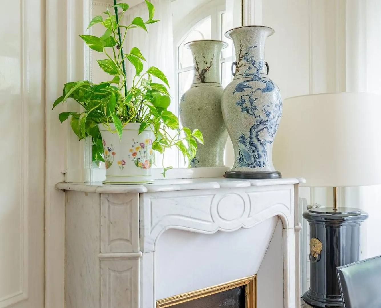 Apartment Veeve - Pere-Lachaise Chronicles Paris France
